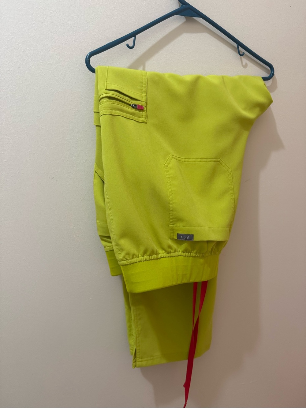 Figs 3XL Women's Scrub set- Rafaela Top and Zamora jogger - Lime with pink
